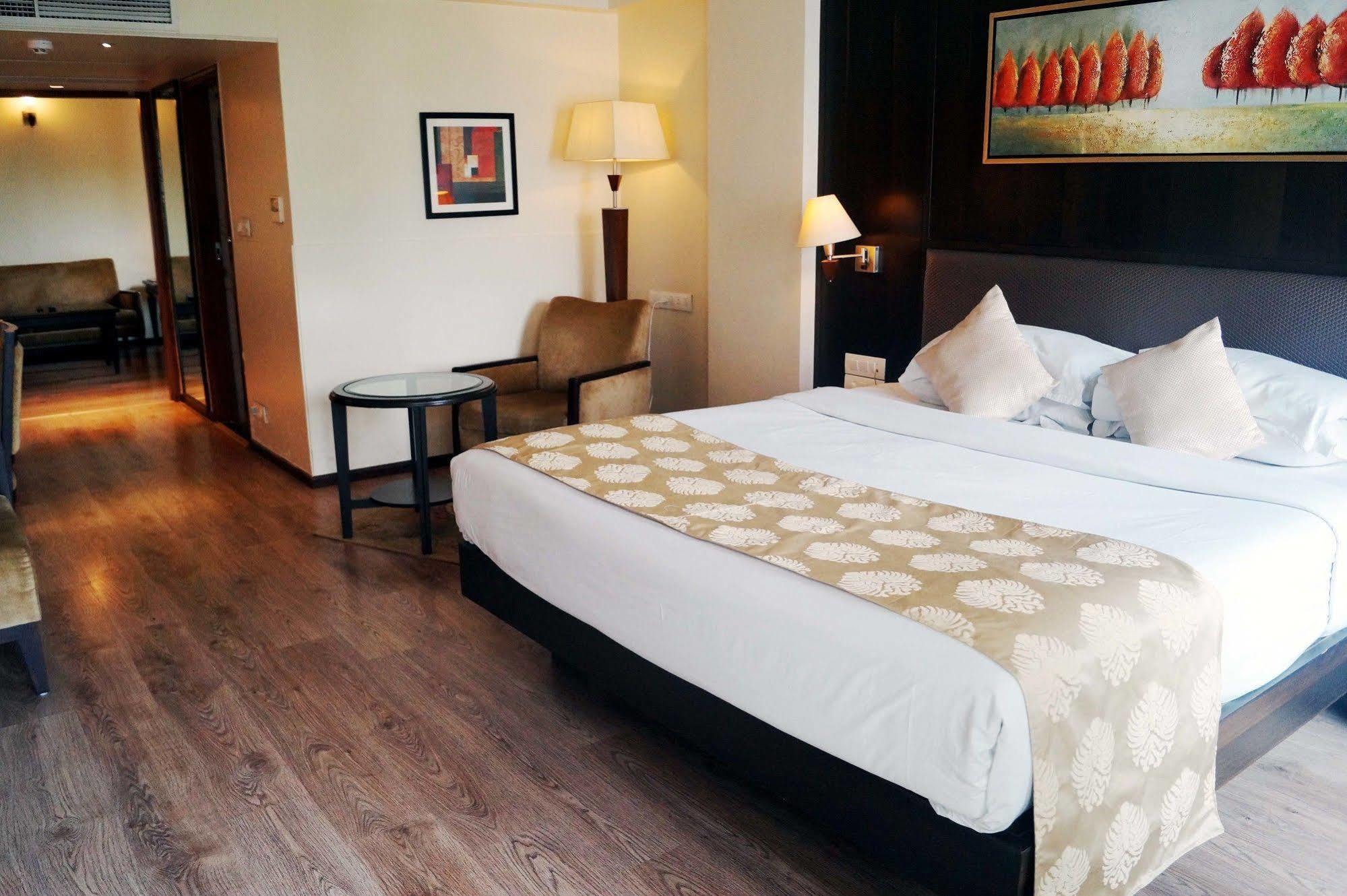 The President-A Boutique Hotel Ahmedabad Exterior foto